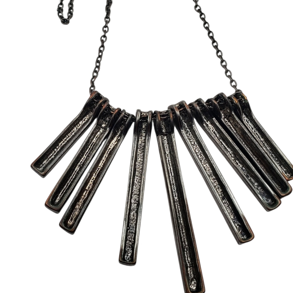 🔷️Grey Silver Tone Statement Necklace Bar Design - Picture 4 of 9